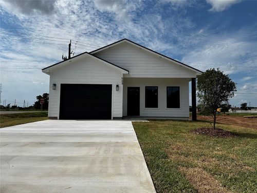 523 S Avenue F, Freeport, TX, 77541-4823 | Card Image