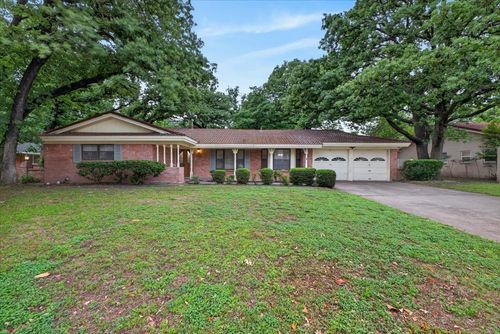 845 Wheelwood Drive, Hurst, TX, 76053 | Card Image