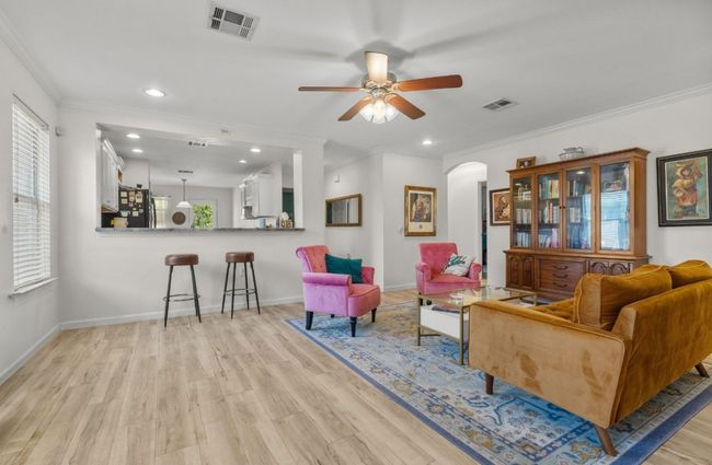 Family Room | Image 4