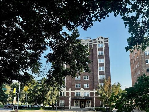 3e-323 Emanuel Cleaver Ii Blvd, Kansas City, MO, 64112-1762 | Card Image