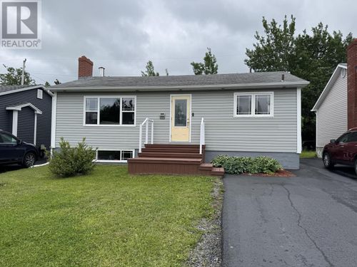 17 Brock Cres, Gander, NL, A1V1C2 | Card Image