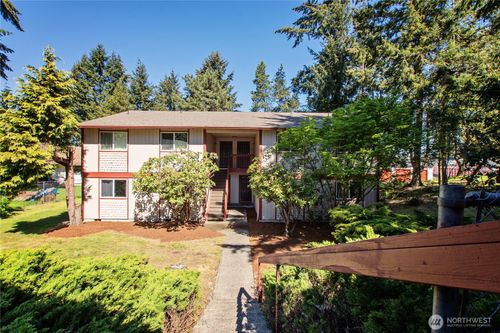 8024 N Bicentennial Loop Se, Lacey, WA, 98503-1785 | Card Image
