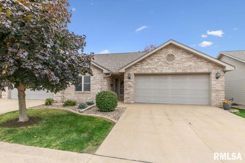 1011 10th St, De Witt, IA, 52742-1284 | Card Image