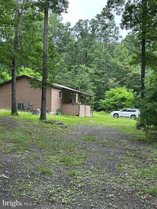 480 Pine Ridge Ext, Wardensville, WV, 26851-8618 | Card Image