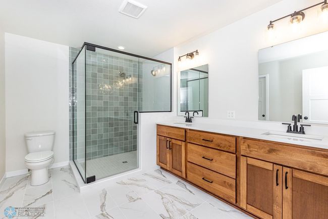 Master Bathroom | Image 13