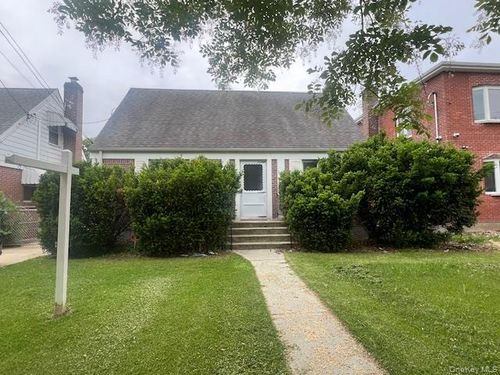 7608 269th St, New Hyde Park, NY, 11040-1414 | Card Image