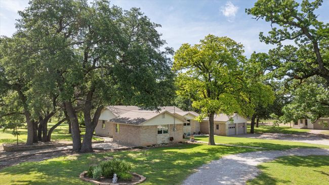 111 Encino Springs Ln, House other with 3 bedrooms, 2 bathrooms and null parking in Weatherford TX | Image 4