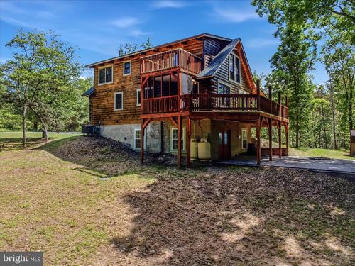 711 Cannon Dr, BERKELEY SPRINGS, WV, 25411-6956 | Card Image