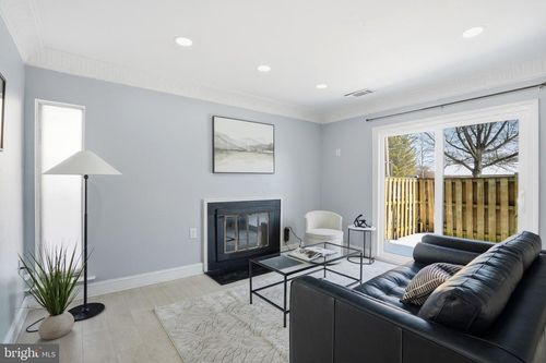 8626-8626 Village Sq, ALEXANDRIA, VA, 22309-1618 | Card Image