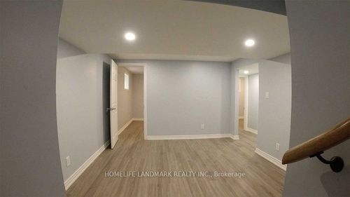 60 Mentor Boulevard, North York, ON, M2H2N1 | Card Image