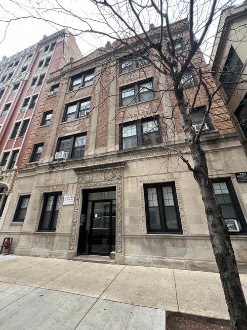 apt-21-511 W Belmont Ave, Chicago, IL, 60657-4620 | Card Image