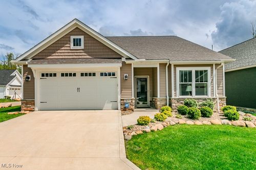 7895 Fox Hunter Ln, Painesville, OH, 44077-9209 | Card Image