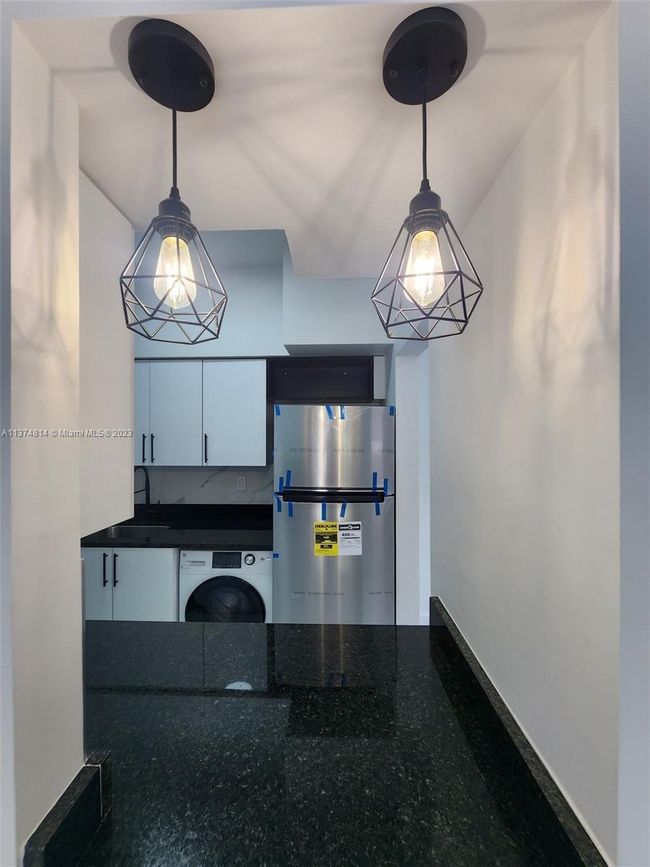 205 - 2101 Normandy Dr, Condo with 1 bedrooms, 1 bathrooms and null parking in Miami Beach FL | Image 17