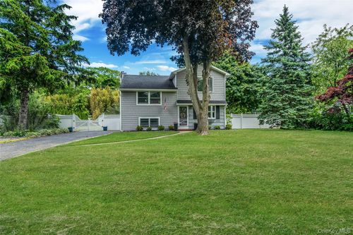 577 Oak Ave, Bohemia, NY, 11716-4904 | Card Image