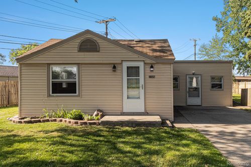 17325 Doris, Fraser, MI, 48026-3301 | Card Image