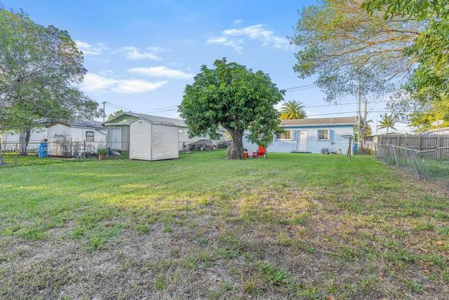 5320 Sw 18 Th St, House other with 3 bedrooms, 1 bathrooms and null parking in West Park FL | Image 18