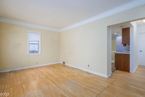 635 E Tennyson Ave, Pontiac, MI, 48340-2959 | Card Image