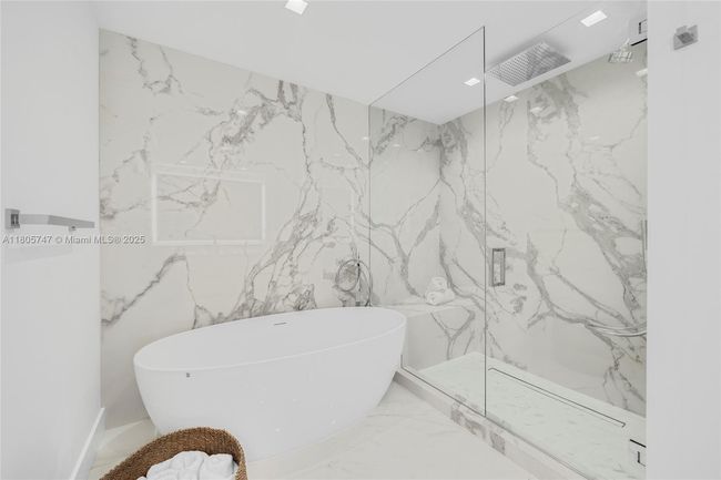 UNIT-13 - 100 S Pointe Dr, Condo with 3 bedrooms, 4 bathrooms and null parking in Miami Beach FL | Image 31