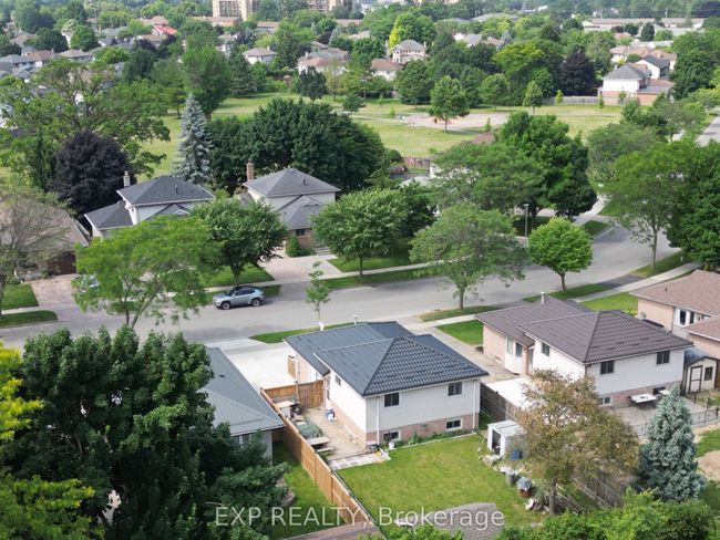 1384 Bentley Dr, House other with 4 bedrooms, 2 bathrooms and 3 parking in London ON | Image 4
