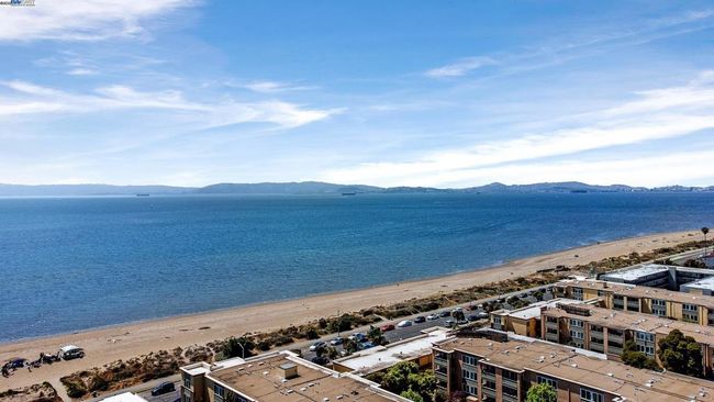 UNIT-212 - 325 Kitty Hawk Rd, Condo with 2 bedrooms, 1 bathrooms and 1 parking in Alameda CA | Image 32