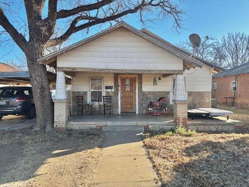 720 S 11th St, Slaton, TX, 79364-5237 | Card Image