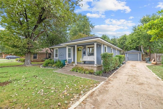 Bungalow-style house with separate 1-car garage, welcoming porch with swing - just waiting for YOU! | Image 32