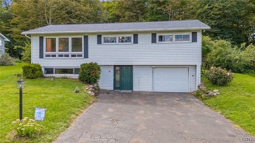 135 Charles Dr, Camillus, NY, 13031-1432 | Card Image