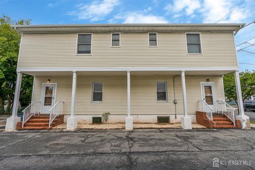 18 Robinson St, New Brunswick, NJ, 08901-1824 | Card Image