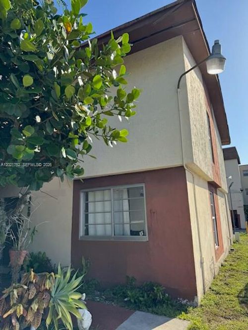 c9-11 Sw 109th Ave, Miami, FL, 33174-1416 | Card Image