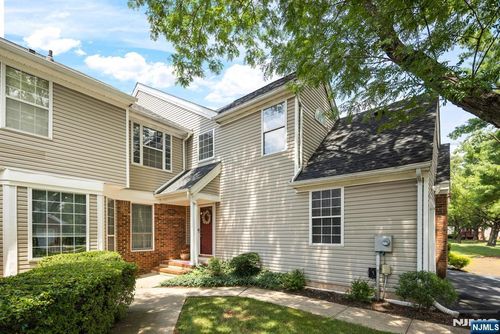 63 Phlox Ct, Whitehouse Station, NJ, 08889-2006 | Card Image