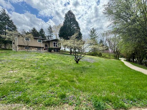 47 E Norris Rd, Norris, TN, 37828-5003 | Card Image