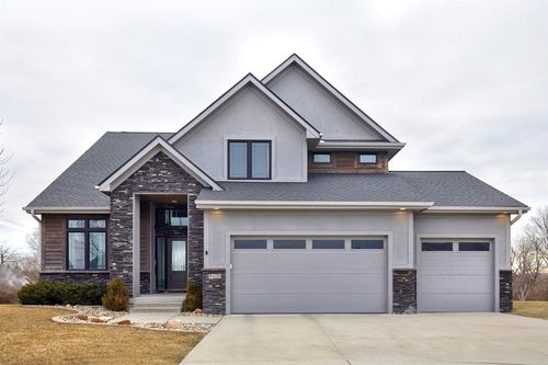 9400 Rushbrook Dr, Johnston, IA, 50131-2348 | Card Image