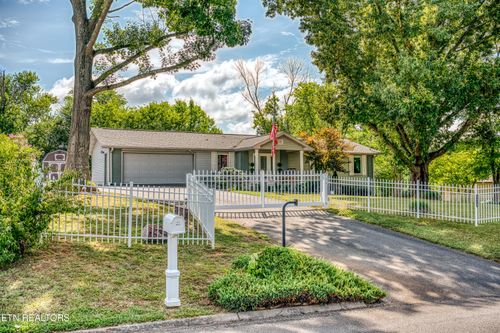 269 Mohawk Cir, Seymour, TN, 37865-5955 | Card Image
