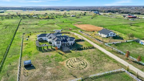 200 Union Grove Rd, Valley View, TX, 76272-1300 | Card Image