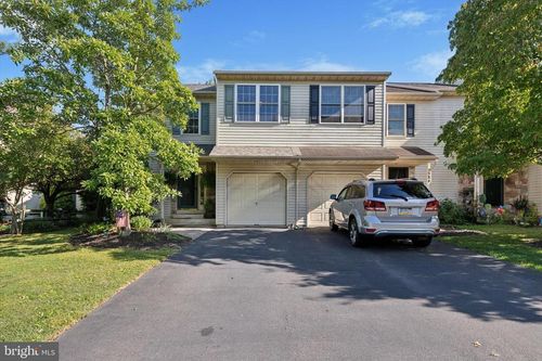 588 Campus Dr, PERKASIE, PA, 18944-4504 | Card Image