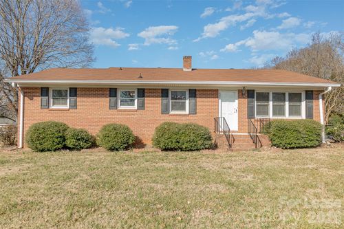 601 S Main St, Mount Holly, NC, 28120-1652 | Card Image