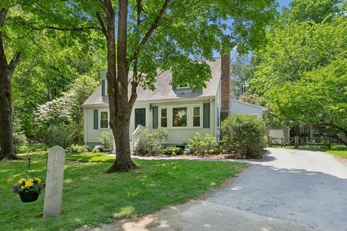 8 Grant Pl, Lexington, MA, 02420-3719 | Card Image