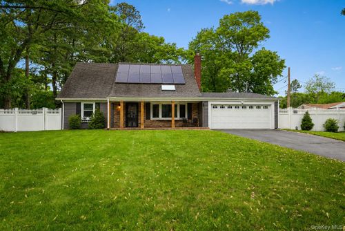 26 Wintergreen Dr, Coram, NY, 11727-2224 | Card Image
