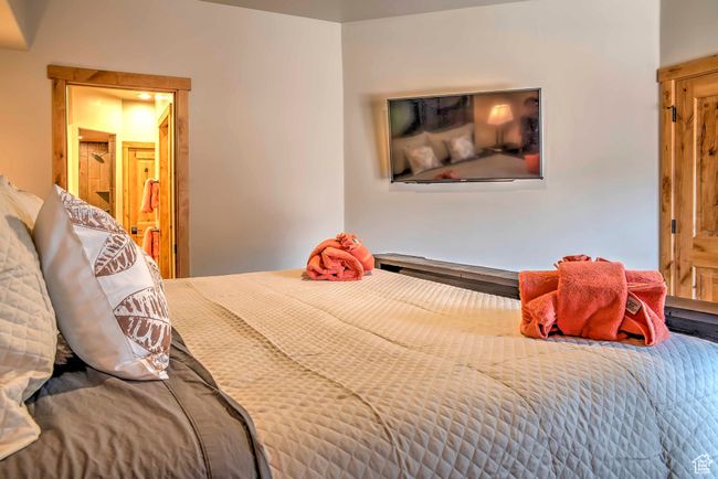 View of bedroom | Image 14