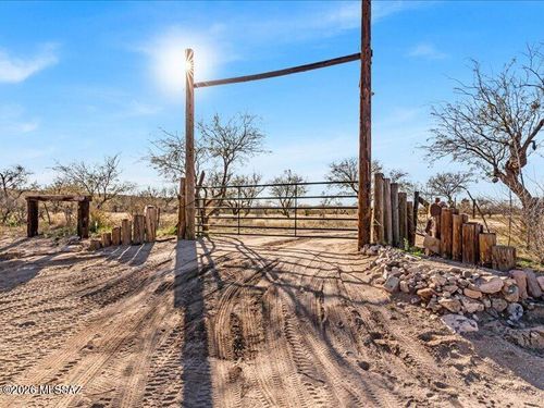 24510 E Marsh Station Rd, Benson, AZ, 85602-7371 | Card Image