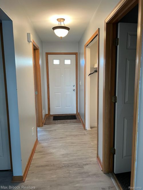 4062 Heatherwood Ct, Warren, MI, 48092-5150 | Card Image