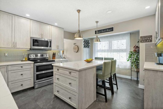 643 Woodsworth Road Se, Home with 5 bedrooms, 3 bathrooms and 3 parking in Calgary AB | Image 7
