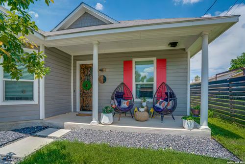 623 Dakota St, San Antonio, TX, 78203-1329 | Card Image