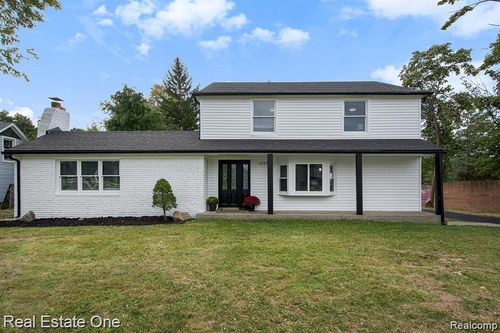 51275 7 Mile Rd, Northville, MI, 48167-9275 | Card Image