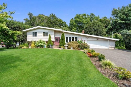 11 Laurie Pl, Glen Cove, NY, 11542-3307 | Card Image