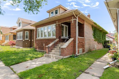 10708 S Avenue, Chicago, IL, 60617 | Card Image