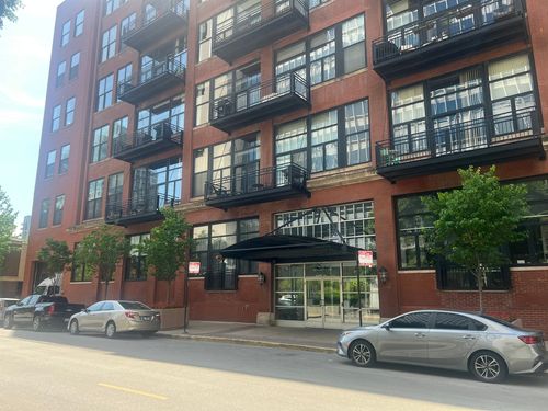 132-521 Superior St, Chicago, IL, 60654-3410 | Card Image