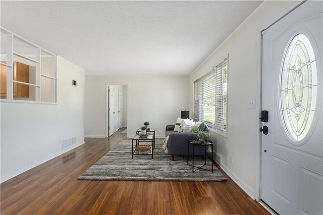 9616 Lake Lotawana Dr, House other with 3 bedrooms, 2 bathrooms and null parking in Lees Summit MO | Image 5