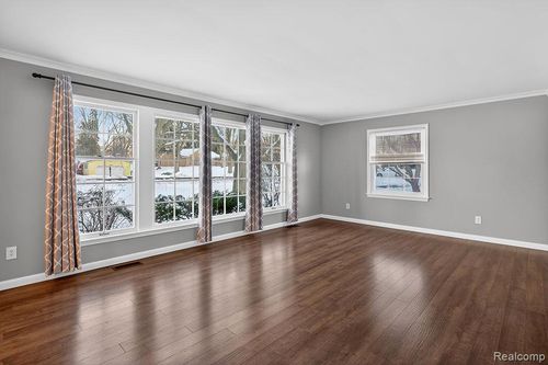 126 Orchardale Dr, Rochester Hills, MI, 48309-2241 | Card Image