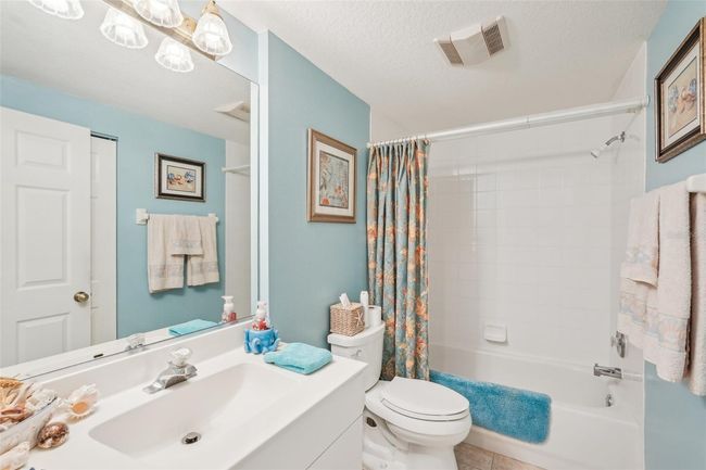 UNIT-101 - 404 Laurel Lake Dr, Condo with 2 bedrooms, 2 bathrooms and null parking in VENICE FL | Image 15